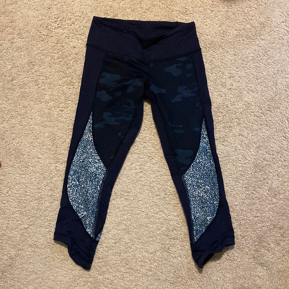 Lulu lemon navy camo crop legging size 4